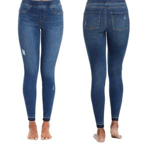 SPANX Small, Petite Distressed pull on jeans. Smoke free, pet free home! 🤍